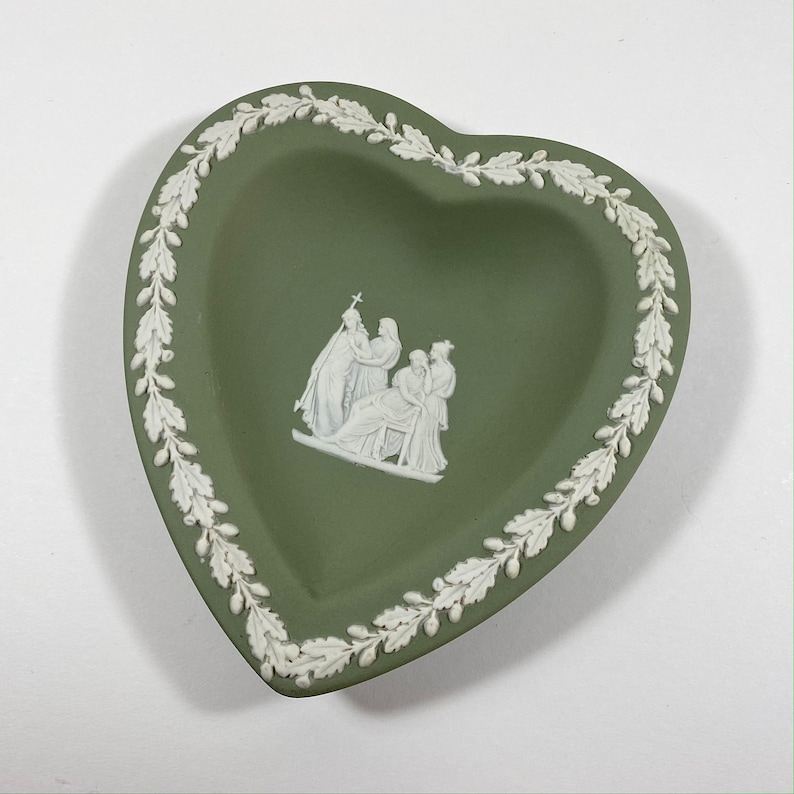 Wedgwood Green Jasperware Renaissance Ceramic Heart Shaped Pin Trinket Jewellery Dish Cameo Relief Staffordshire English Pottery Plate