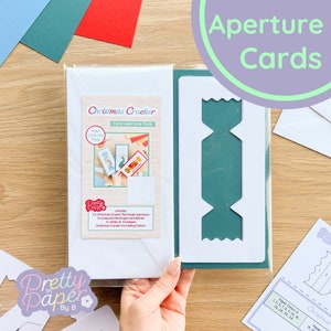 Christmas Cracker Aperture Karte (3er Pack) | 3 x Rechteckige Weiße Blenden, Farbige Kartenrohlinge & Weiße Umschläge