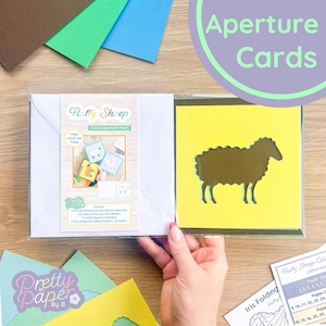 Kaartpakket pluizig schaap (3 stuks) | Gekleurde openingen (x3), gekleurde kaartblanco's (x3), vierkante witte enveloppen (x3)