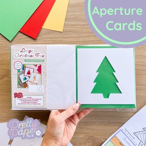 Große Weihnachtsbaum Apertur Karte (3er Pack) | 3 x quadratische weiße Blenden, farbige Kartenrohlinge & weiße Umschläge