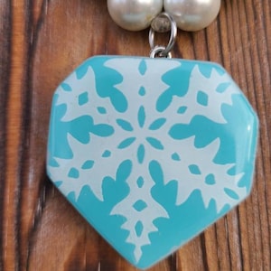 Pyrex Snowflake pearl necklace