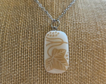 Sandalwood Pyrex simple leaf necklace