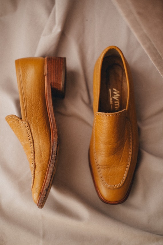 Vintage Myma mustard loafers