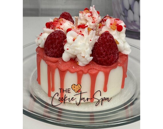 Strawberry Crumble Drip Cake Candle