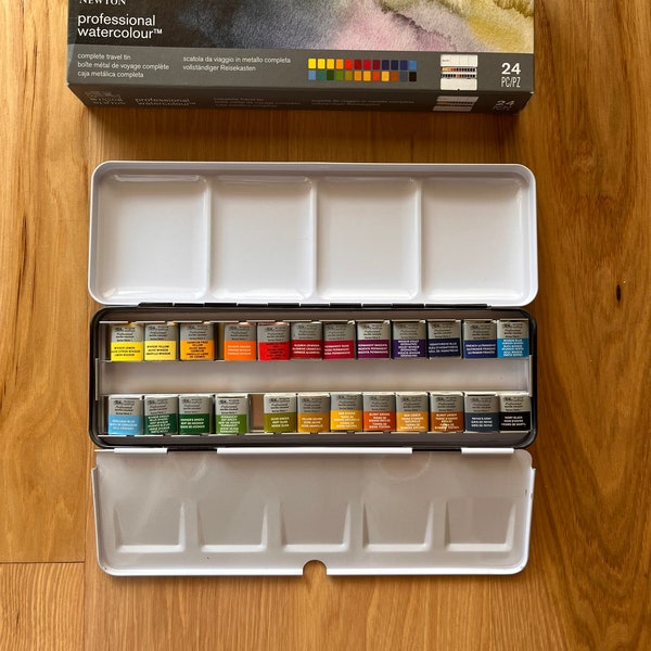 Winsor & Newton Professional Watercolor - Lightweight Sketchers’ Box Half Pan Set of 24