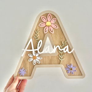 Letra inicial de flor silvestre / Decoración de guardería infantil / Habitación de niñas / Regalos para bebés nuevos / Placa con nombre de flor silvestre / Personalizada / Floral / Flor silvestre /