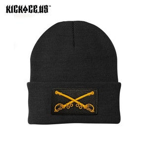 Gorro negro con parche de caballería del ejército de EE. UU.