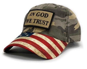 En Dieu, nous avons confiance. Chapeau papa camouflage avec visière drapeau américain