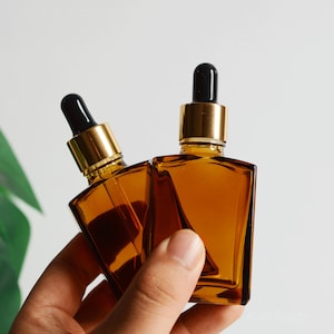 1-100 pezzi 30 ml 1 oz vendita calda siero lozione contagocce flacone quadrato ambrato in vetro tappo oro contenitore vuoto per olio essenziale personalizzazione ordine all'ingrosso