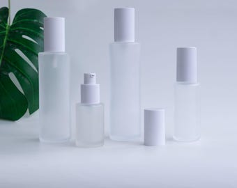 Frasco dispensador de sérum y loción de 20 ml a 120 ml con elegante tapa blanca, vidrio esmerilado con protección UV, recargable, para aceites esenciales. Venta al por mayor.