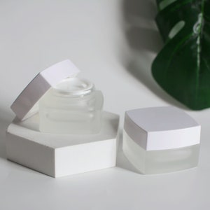 Frascos de crema de vidrio esmerilado blanco de 50 g con tapas de pared gruesas de plástico, envases de envases de cosméticos al por mayor, tarro de envasado de cuidado facial de belleza