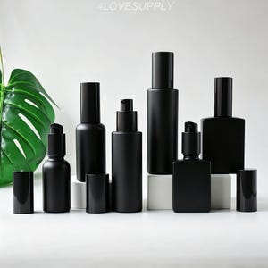 Serum Lotion Pumpflaska Fyrkantig/Plat Axel/Rund Matt Svart Glas Svart Påfyllningsbar Behållare Eterisk Hårolja Parfym Partihandel