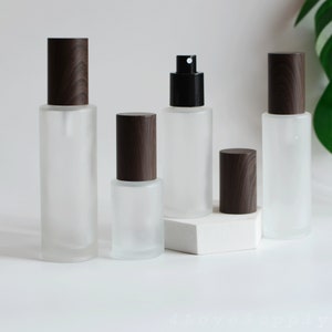 2025 Nuovo flacone di profumo 20 ml 30 ml 50 ml 60 ml 80 ml 100 ml 120 ml Tappo in grana di legno nero Profumo da uomo Idratante per la pelle Idratante alla rinfusa