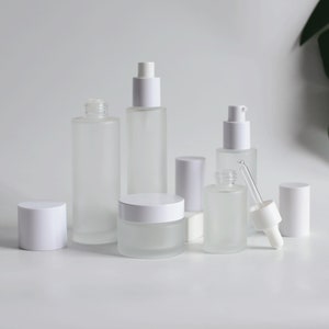 1～100個入り 化粧品用パッケージ クリーム/スプレー/ローション/ドロッパー/トナー 30ml～100ml フラットショルダー フロストガラス ホワイトキャップ 美容メイクアップ 人気商品