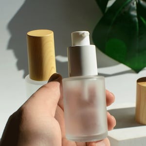 30ml 50ml 80ml 100ml 120ml Serum Lotion Pump Bottles Frosted Glass Wooden Look Cap For Cosmetic Skin Care Essential Oil Container Bulk