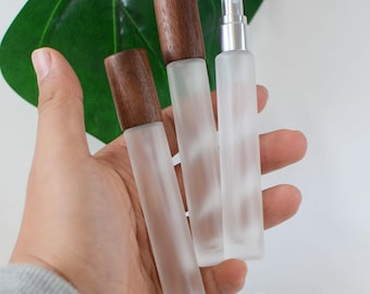 Tubos de perfume en aerosol de 10 ml, portátiles, de viaje, cuadrados, de vidrio esmerilado, con tapa de madera negra, mini tubos de perfume, pulverizador reutilizable para uso doméstico a granel