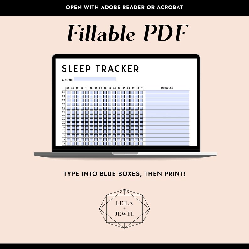 Peut inclure: Un suivi de sommeil num&eacute;rique avec une grille bleue et blanche pour enregistrer les heures de sommeil. Le suivi comprend une section pour un journal des r&ecirc;ves. Le texte "SLEEP TRACKER" est en haut de la page. Le texte "TYPE INTO BLUE BOXES, THEN PRINT!" est sous le suivi. Le texte "LEILA + JEWEL" est en bas de la page.