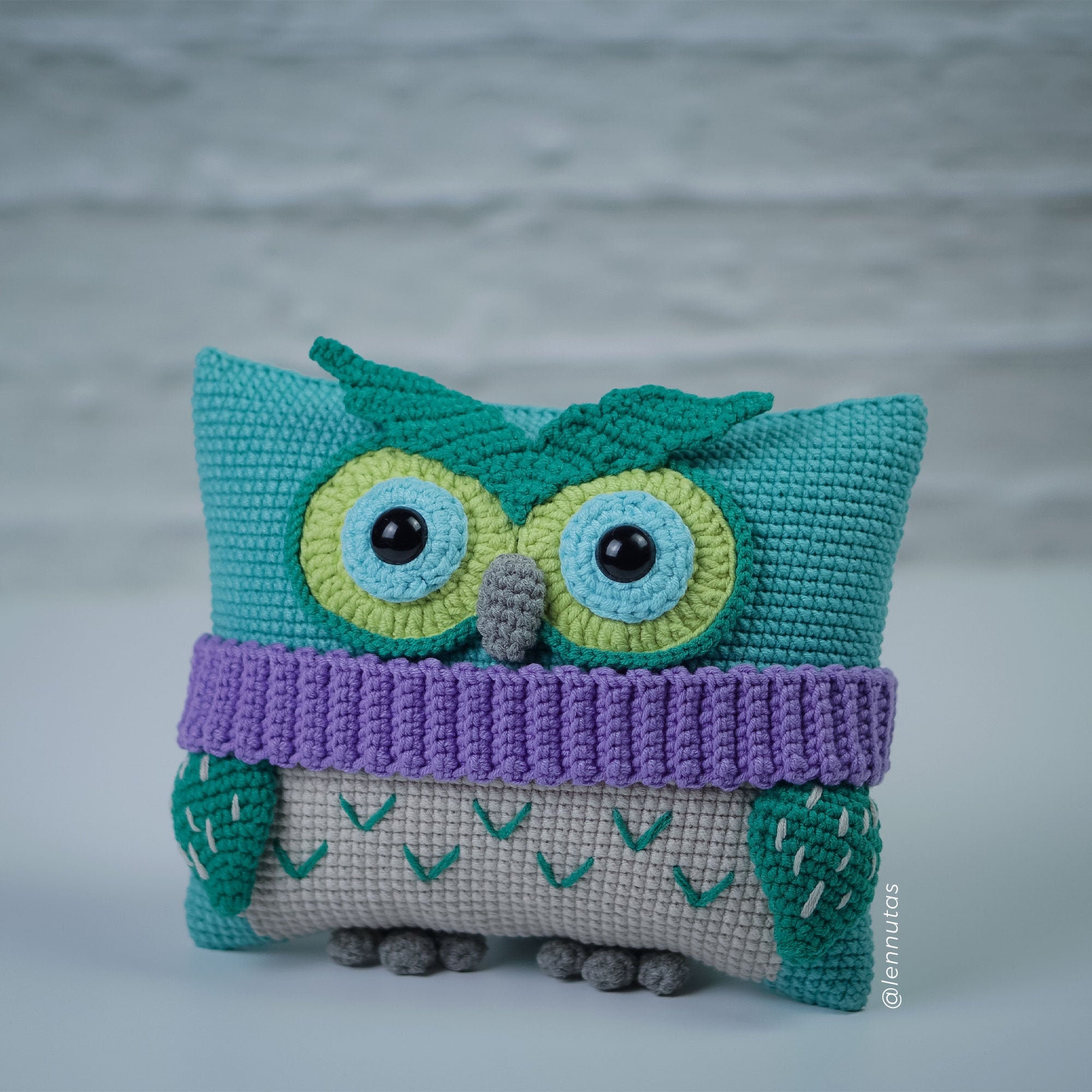 Owl On Branch Latch Hook Pillow Crocheting Knitting Kit