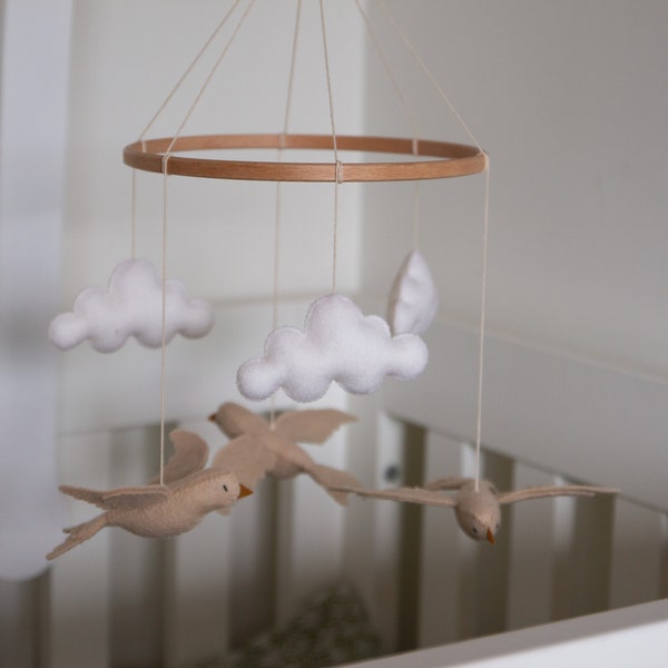 Birds baby mobile / custom made / handmade / nursery decoration / neutral colors / felt mobile / baby gift / baby decoration