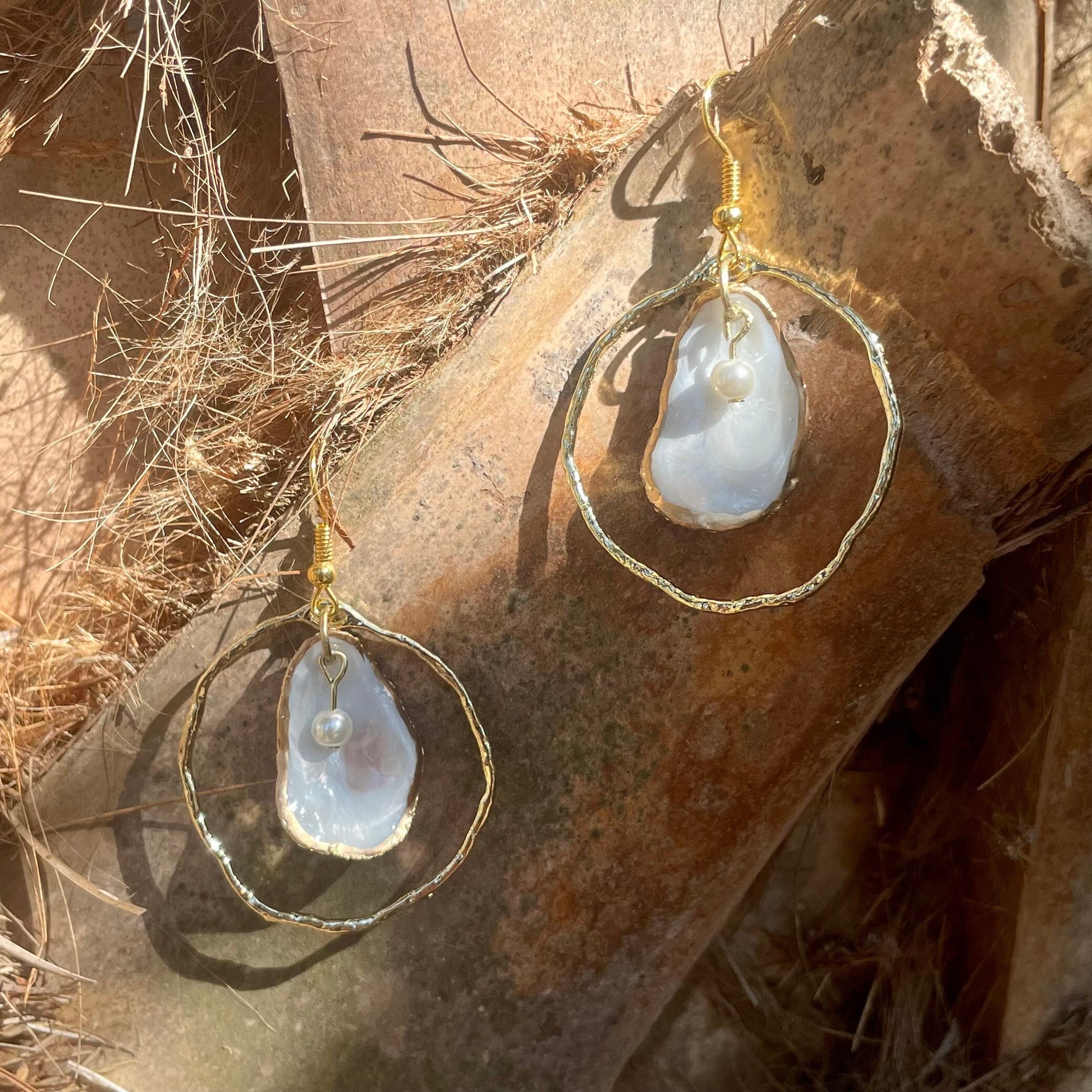 The Oyster Earrings Gold