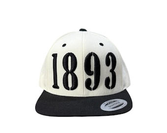 Gorra Snapback de visera plana de 1893.
