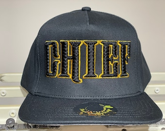 Gorra CHIEF con diseño abullonado y visera plana: