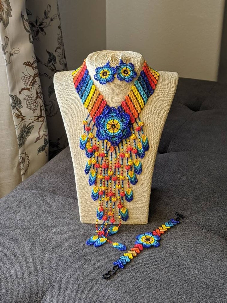 Beaded Flower Jewelry set Huichol Necklace Handmade Jewelry Mexican jewelry set Incluides matching Earrings and Bracelet Free shipping.