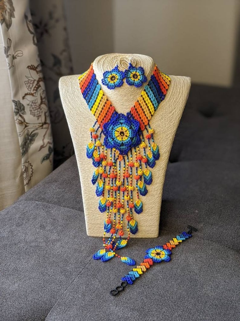 Beaded Flower Jewelry set Huichol Necklace Handmade Jewelry Mexican jewelry set Incluides matching Earrings and Bracelet Free shipping.
