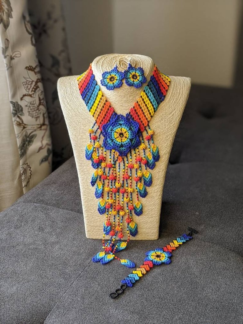 Beaded Flower Jewelry set Huichol Necklace Handmade Jewelry Mexican jewelry set Incluides matching Earrings and Bracelet Free shipping.