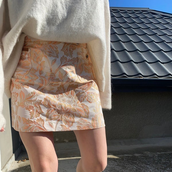 Vintage D&G mini floral jacquard skirt in ecru and peach