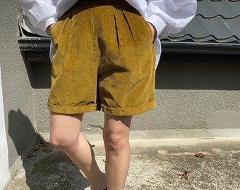 Short vintage en velours côtelé Valentino Garavani taille haute XS