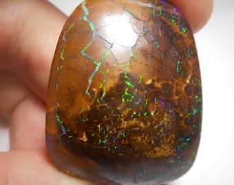 Piedra pulida con matriz de ópalo Boulder de 126,6 ct