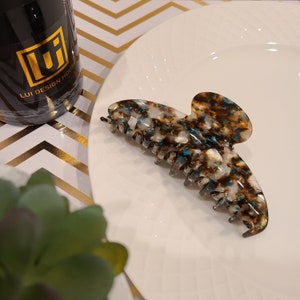 Peacock - Large Acetate Tortoise Shell Jaw Hair Clip