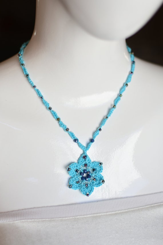 Turquoise crochet beaded necklace for woman