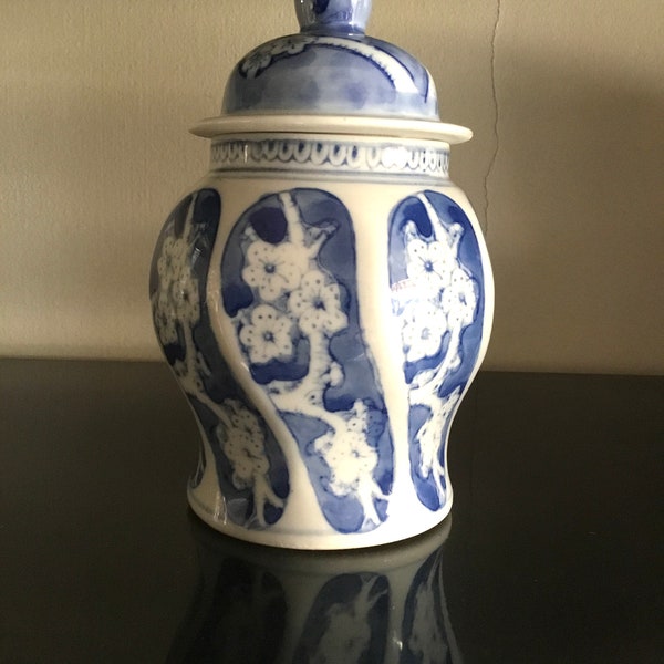 Vase à couvercle en céramique motifs japonais