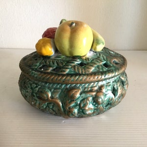 Bonbonnière en céramique couvercle avec petits fruits