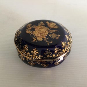 Limoges France petite bonbonnière en porcelaine