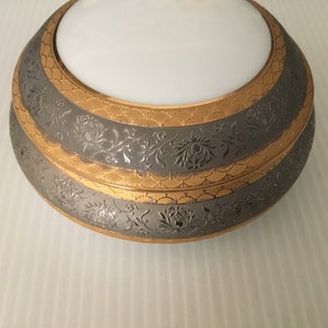 Bonbonnière Limoges en porcelaine dorée et argentée