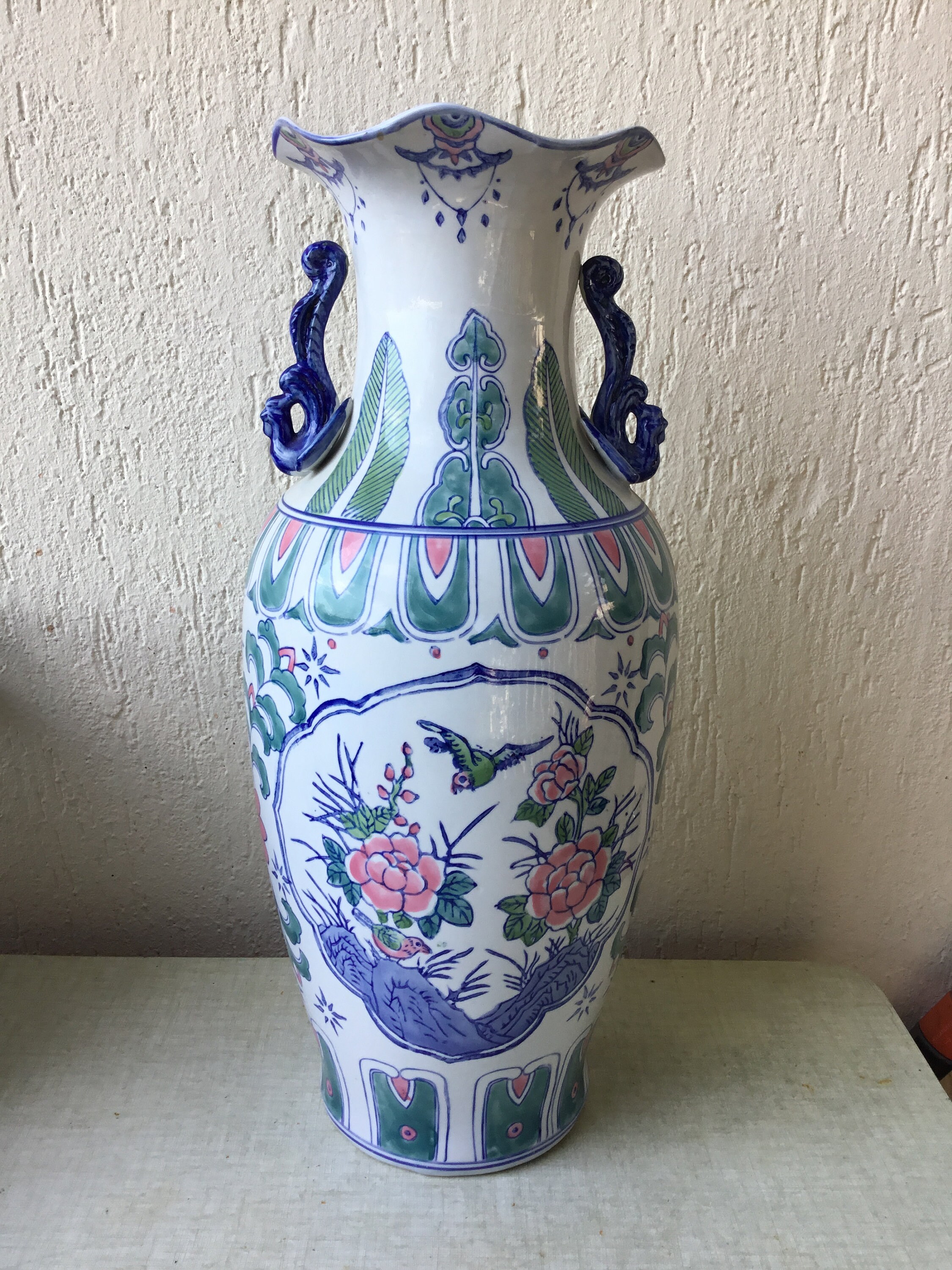 Grand Vase à Anses , Motifs Chinois