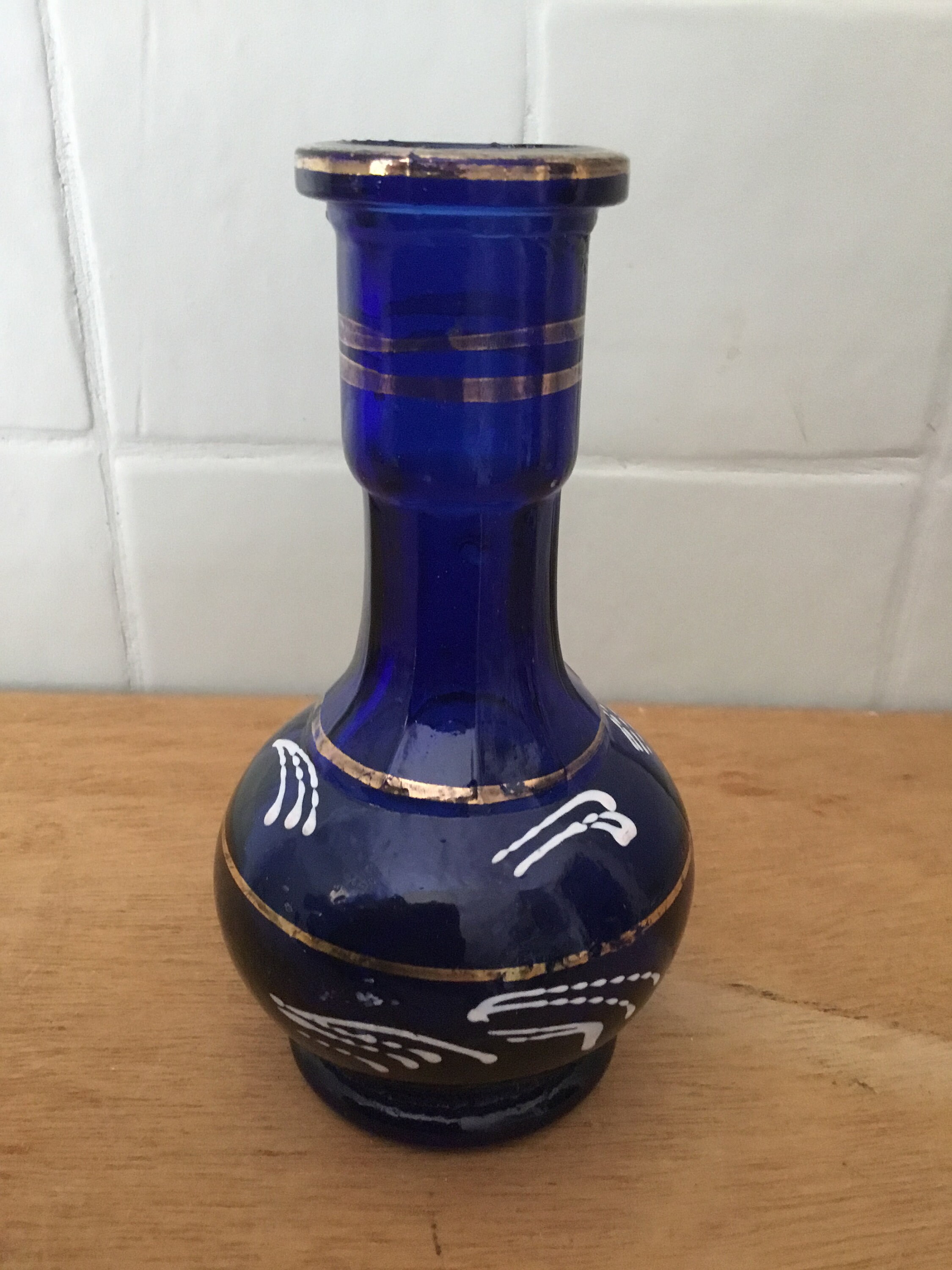 Vase Bleu Marine Peint à La Main avec Dorures