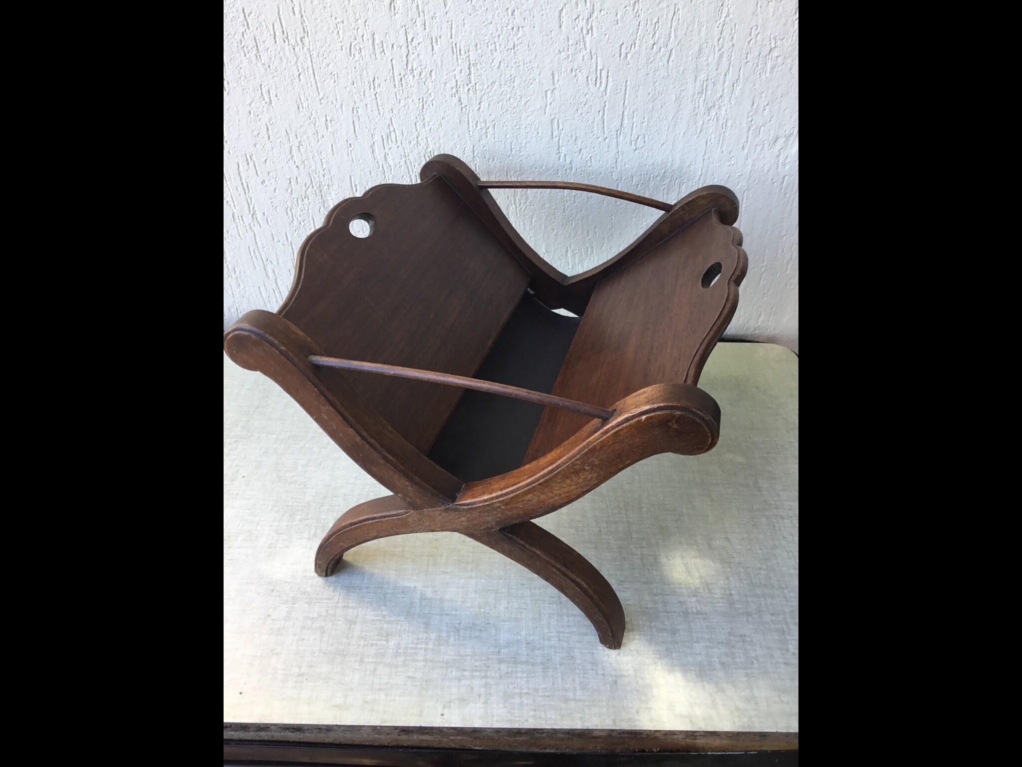 Porte Revues en Bois Forme Évasée