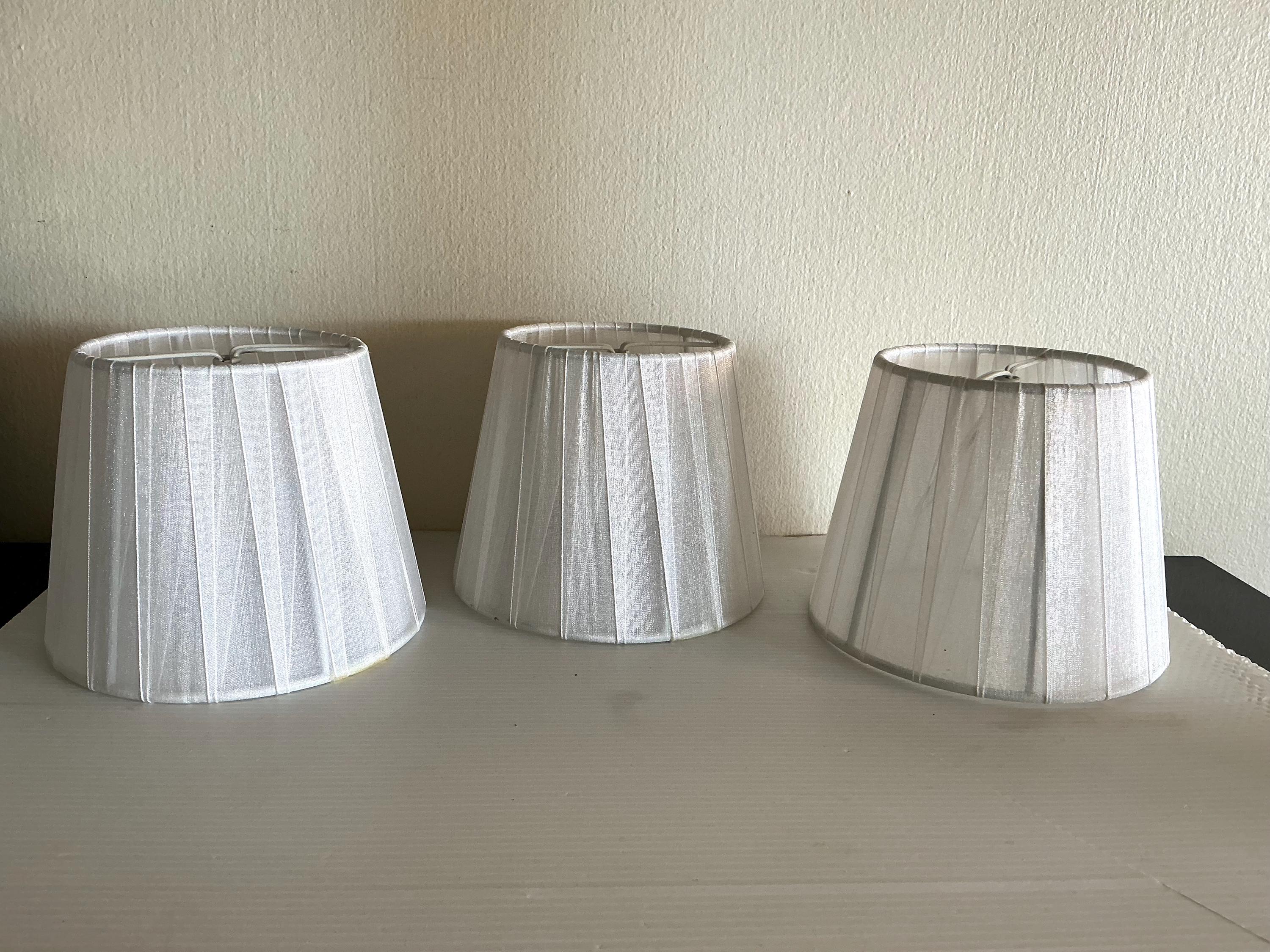 2 Paralumi In Tessuto Per Lampadario E14 - Design Europeo, Clip-on, Colore Bianco, Dimensioni 11.2x15.2x14 Cm