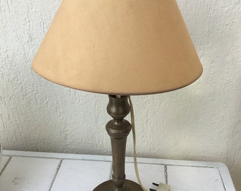 Petite lampe montée sur chandelier en laiton