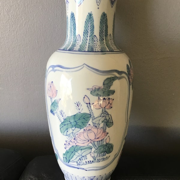 Grand vase en céramique à motifs chinois