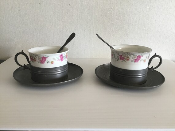 LIMOGES - Suite de 6 tasses et sous-tasses en porcelaine à d - Lot 41