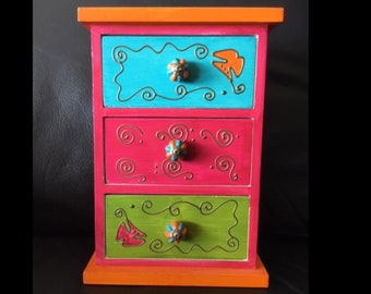 Small jewelry cabinet, trinkets, 3 drawers