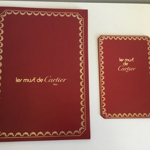 2 Pochettes plastifiées « Les Must de Cartier « 