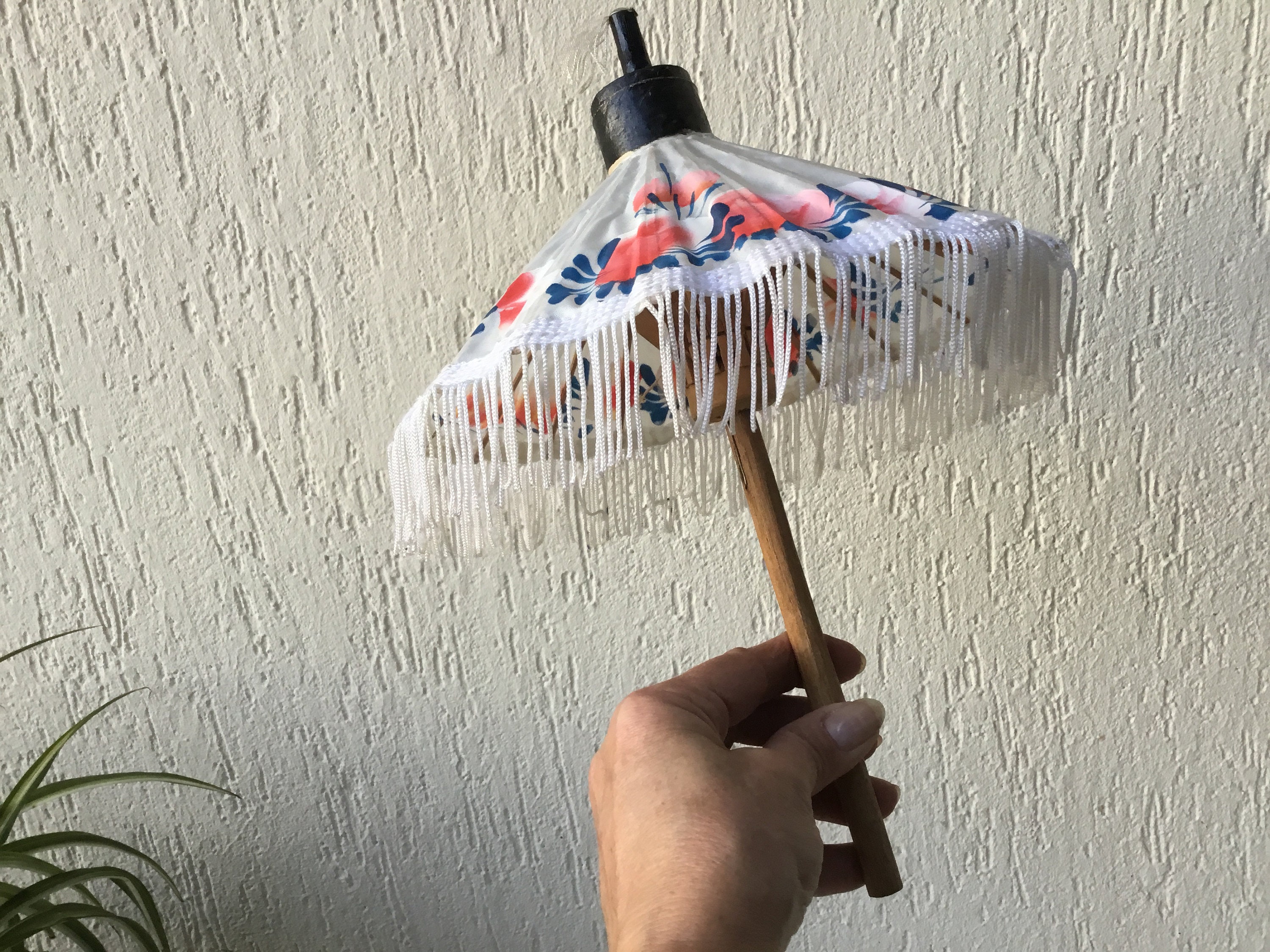 Petite Ombrelle Thaïlandaise en Tissu et Bois