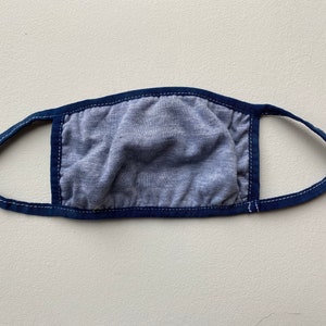 Blå handfärgad barnmask