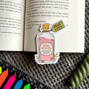 Pegatina brillante de estilo literario de 6 x 8 cm de la colección "Poción del libro TBR"